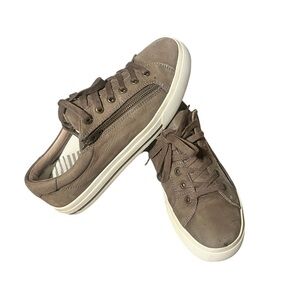 Taos Z-Soul Lux women's sneakers in the Dark Taupe Nubuck - Size 9.5